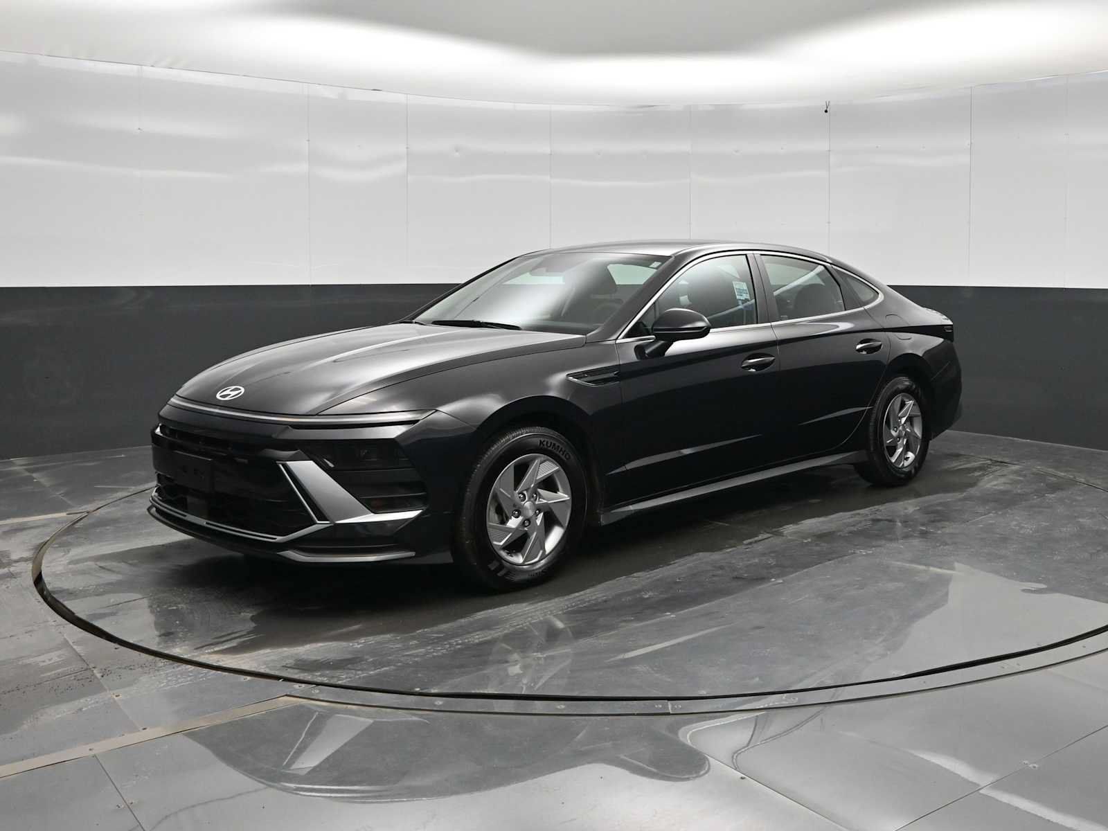 Used 2025 Hyundai Sonata SE FWD image 4