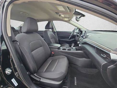 Used 2025 Nissan Altima 2.5 SV FWD image 19