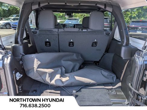 Used 2026 Jeep Wrangler Unlimited Rubicon AWD/4WD image 33