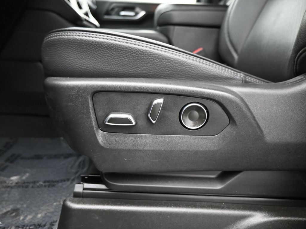 Used 2025 GMC Yukon Denali AWD/4WD image 15