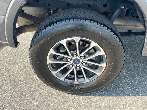 Used 2019 Ford F150 XLT w/ Equipment Group 302A Luxury AWD/4WD image 20