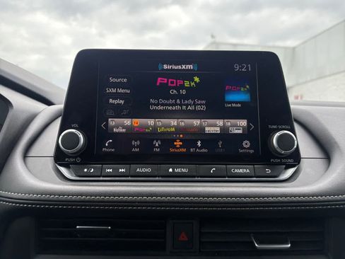 Used 2025 Nissan Rogue SV image 19