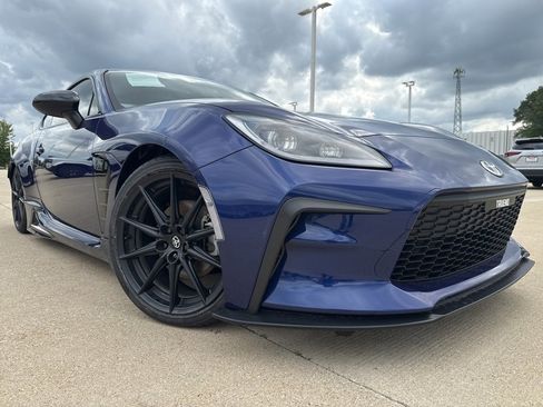 Used 2023 Toyota GR86 Premium w/ ALL Weather Mat Package (TMS) image 2