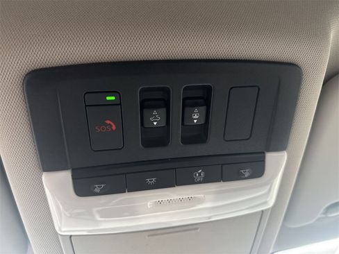 Used 2023 Nissan Rogue SL w/ SL Premium Package image 12