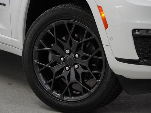 Certified 2024 Jeep Grand Cherokee L Summit image 4