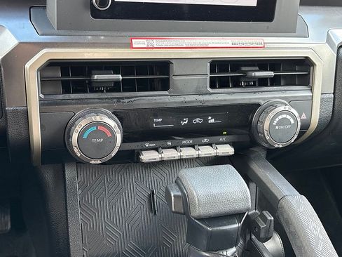 Used 2025 Toyota Tacoma SR5 AWD/4WD image 20