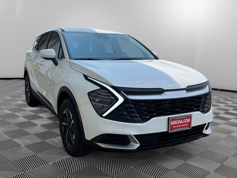 New 2025 Kia Sportage LX image 3