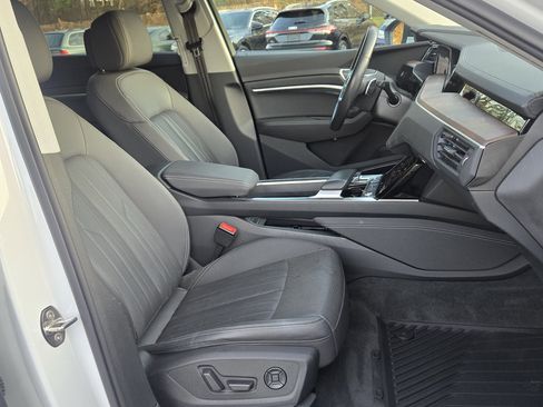 Used 2020 Audi e-tron Premium Plus image 19