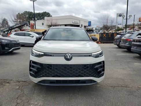 New 2026 Volkswagen Tiguan SE R-Line FWD image 2