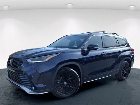 Used 2023 Toyota Highlander L image 2