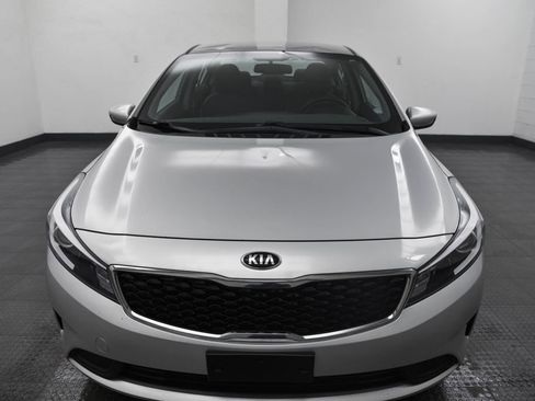 Used 2017 Kia Forte LX image 2