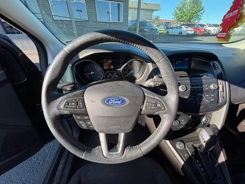 Used 2017 Ford Focus SE w/ Cold Weather Package FWD image 6