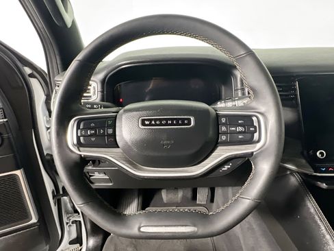 Used 2024 Jeep Wagoneer L Series II RWD image 17