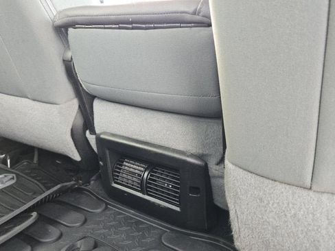 Used 2018 RAM 2500 Tradesman w/ Chrome Appearance Group AWD/4WD image 9