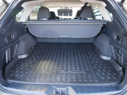 Used 2025 Subaru Outback Premium AWD/4WD image 18
