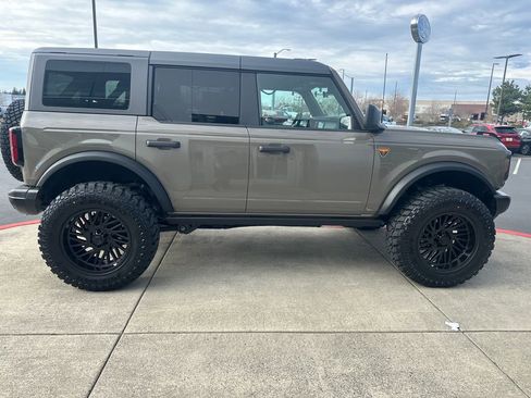 Used 2025 Ford Bronco Badlands image 5