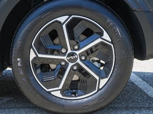Used 2025 Kia Niro EX FWD image 13