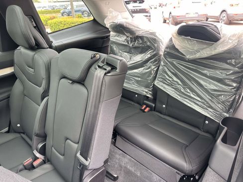 New 2025 Volvo EX90 Plus image 19