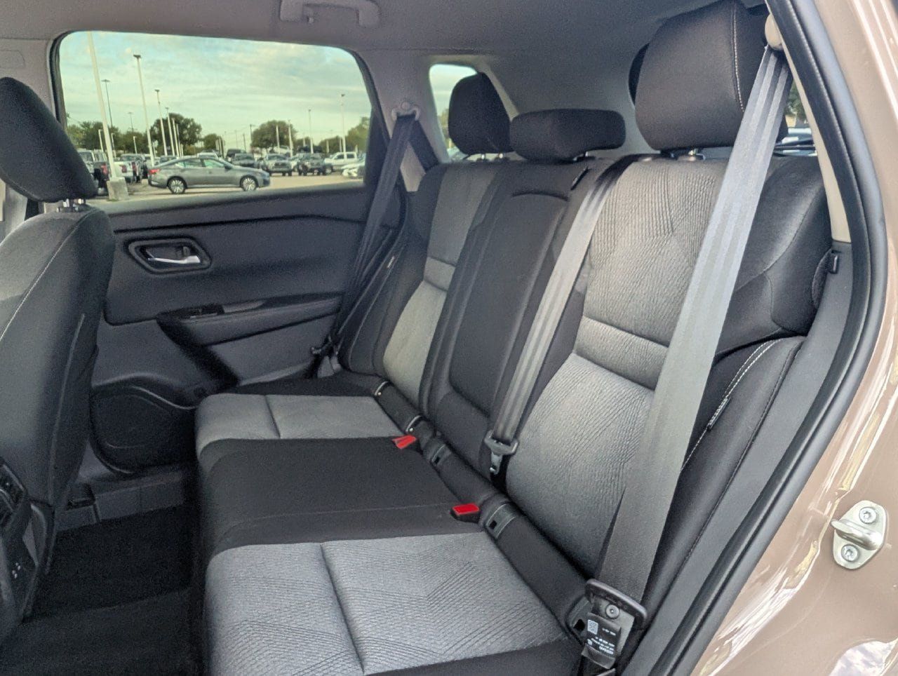 Certified 2025 Nissan Rogue SV FWD image 27