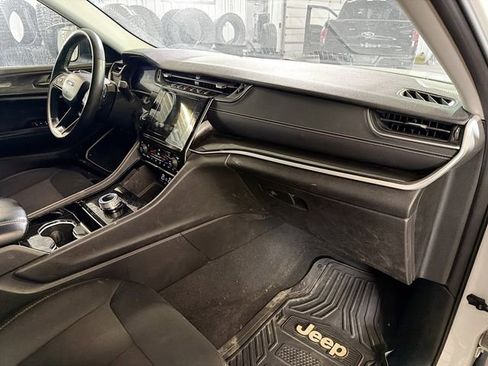 Used 2022 Jeep Grand Cherokee Laredo w/ Luxury Tech Group I image 12