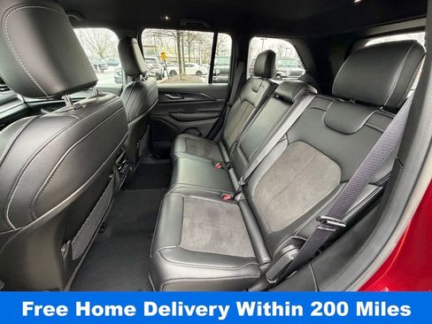 Used 2024 Jeep Grand Cherokee Altitude image 16