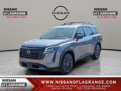 New 2026 Nissan Pathfinder SL image 1