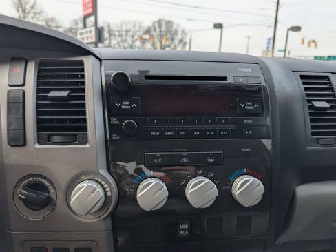 Used 2012 Toyota Tundra 4x4 CrewMax image 13