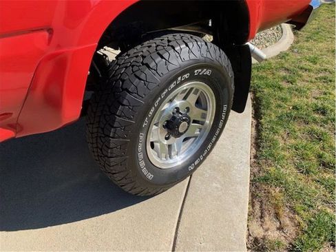 Used 1990 Toyota Pickup Deluxe image 17