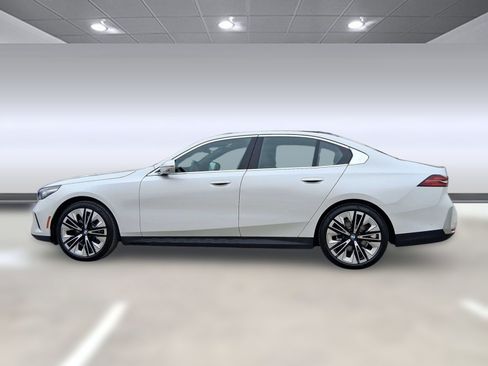 Used 2026 BMW 530i w/ Premium Package RWD image 2