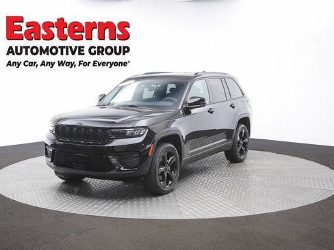 Used 2024 Jeep Grand Cherokee Altitude AWD/4WD image 56