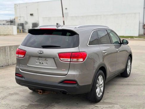 Used 2016 Kia Sorento AWD image 4