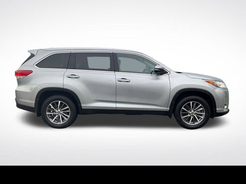 Used 2019 Toyota Highlander XLE AWD/4WD image 21
