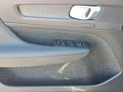 Used 2020 Volvo XC40 T5 R-Design w/ Protection Package Premier image 13