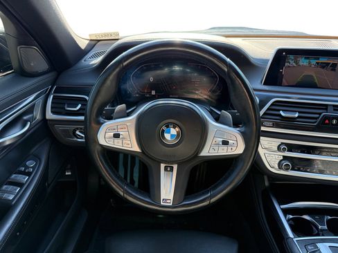 Used 2022 BMW 740i w/ M Sport Package image 12