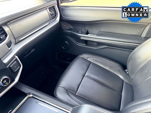 Used 2022 Ford Expedition XLT image 30