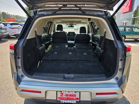 Used 2025 Nissan Pathfinder SL w/ SL Premium Package AWD/4WD image 21