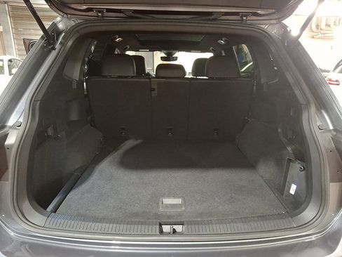 Used 2023 Volkswagen Tiguan SE R-Line image 27