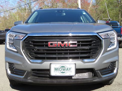 Used 2023 GMC Terrain SLE w/ Driver Convenience Package AWD/4WD image 2