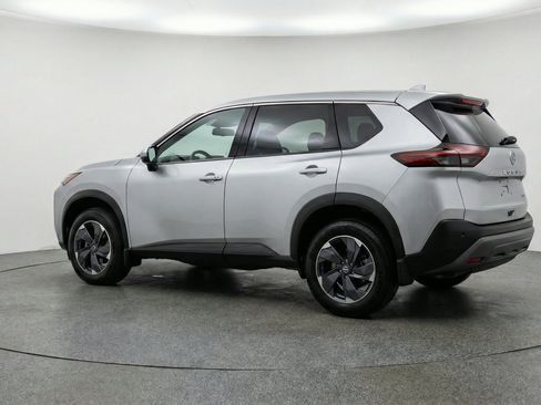 Used 2025 Nissan Rogue SV AWD/4WD image 6