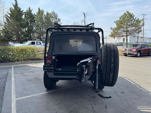 Used 2015 Jeep Wrangler Unlimited Sport w/ Quick Order Package 24S AWD/4WD image 17