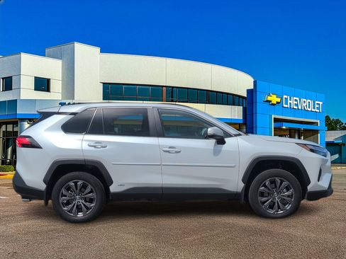 Used 2025 Toyota RAV4 XLE Premium AWD/4WD image 8