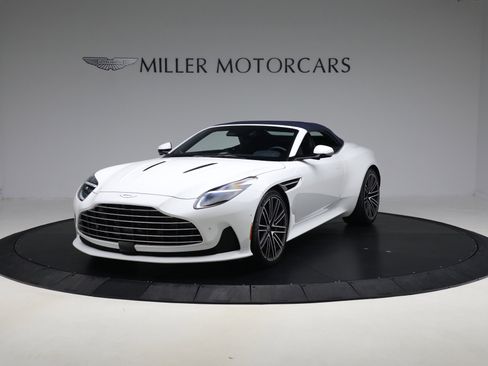 Used 2024 Aston Martin DB12 Convertible image 12