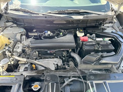 Used 2014 Nissan Rogue SV FWD image 36