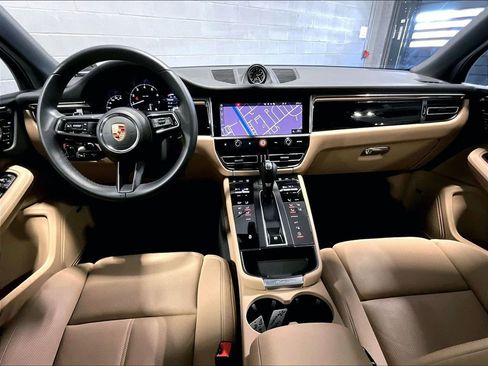 Used 2025 Porsche Macan image 18
