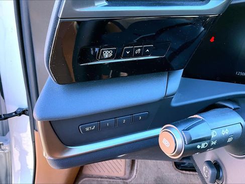 Used 2023 Lexus RZ 450e Premium image 31