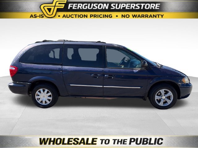 Used 2005 Chrysler Town & Country Touring FWD image 8
