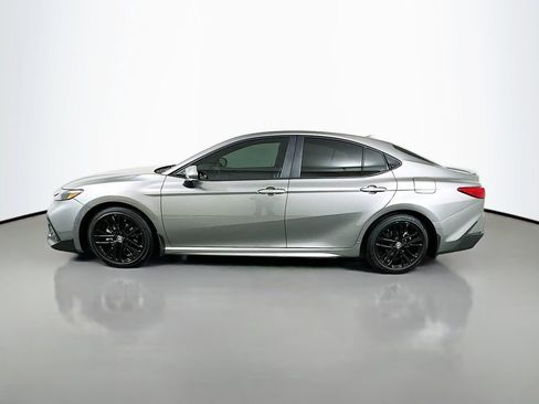 Used 2025 Toyota Camry SE image 8