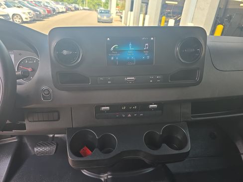 Used 2024 Mercedes-Benz Sprinter 2500 image 21