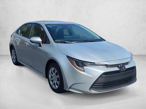 Certified 2025 Toyota Corolla LE image 3