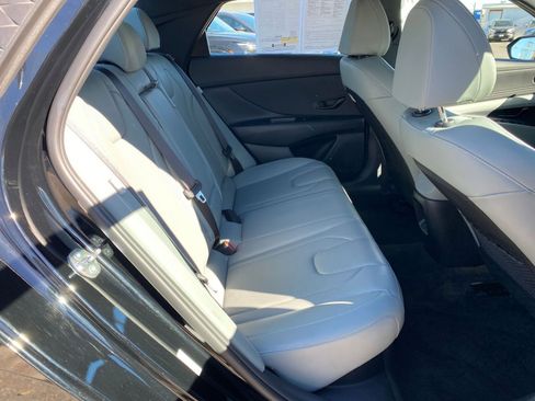 Used 2025 Hyundai Elantra Limited image 39